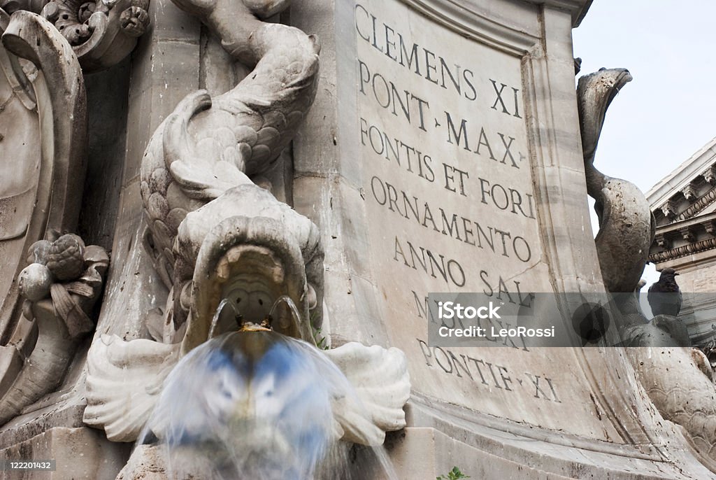 Su Roma: Barocco bellezza in Piazza Rotonda, il Pantheon, Italia - Foto stock royalty-free di Acqua