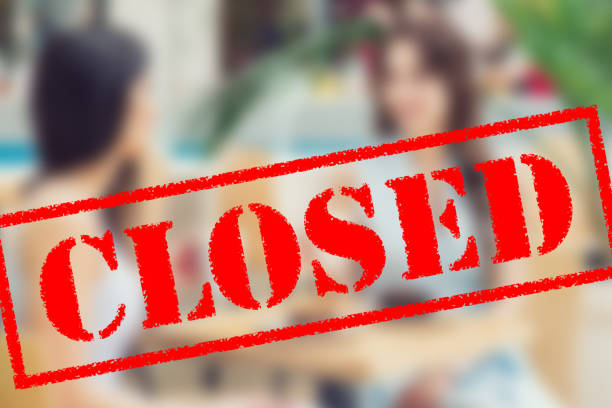 istock Word CLOSED in the cafe. 1222032251