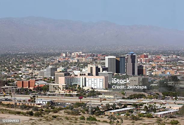 Photo libre de droit de Vue De Tucson banque d'images et plus d'images libres de droit de Tucson - Tucson, Voiture, Horizon urbain