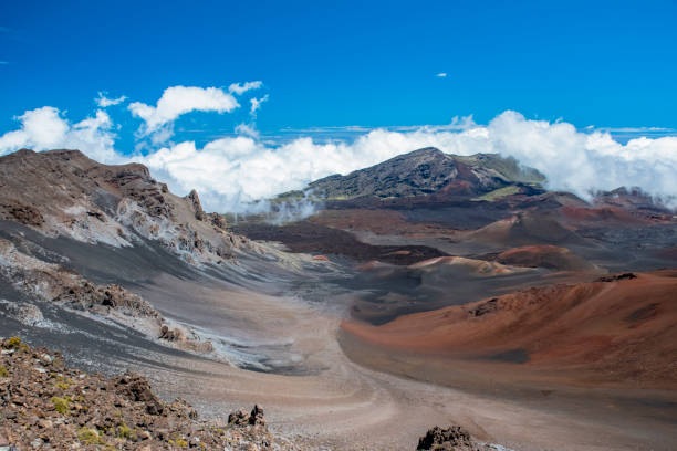 haleakala-krater - haleakala national park maui nature volcano stock-fotos und bilder