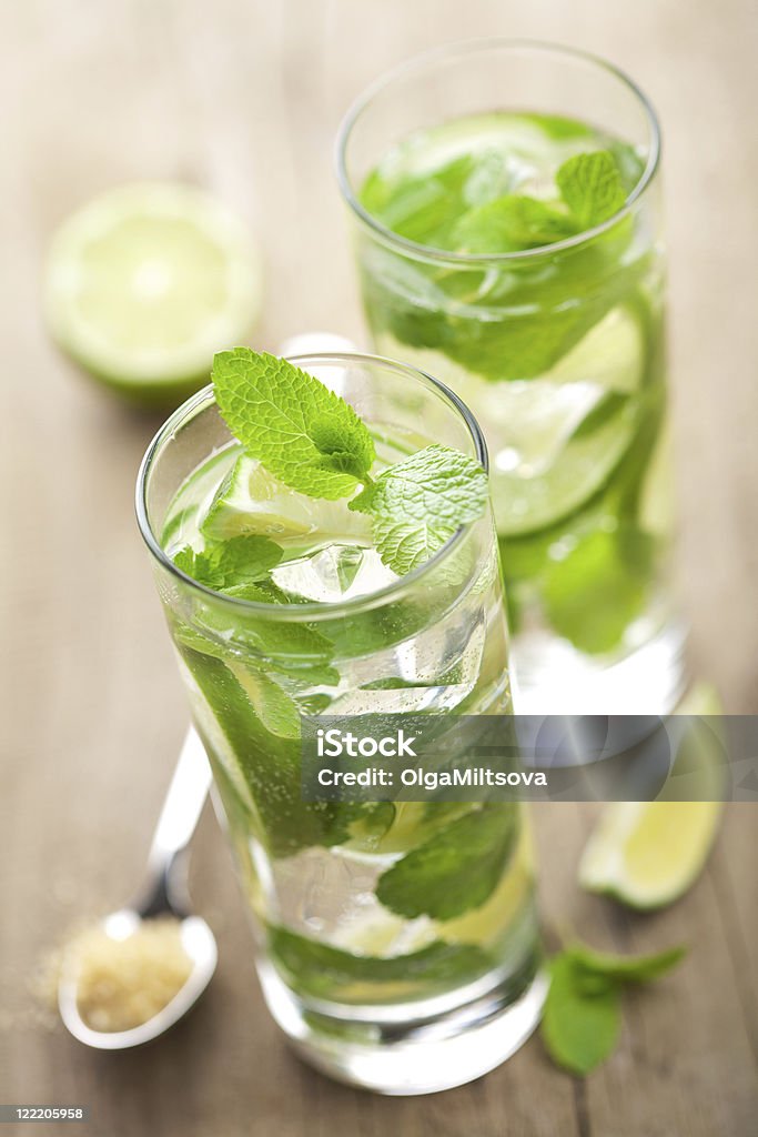 mojito cocktail freschi - Foto stock royalty-free di Agrume