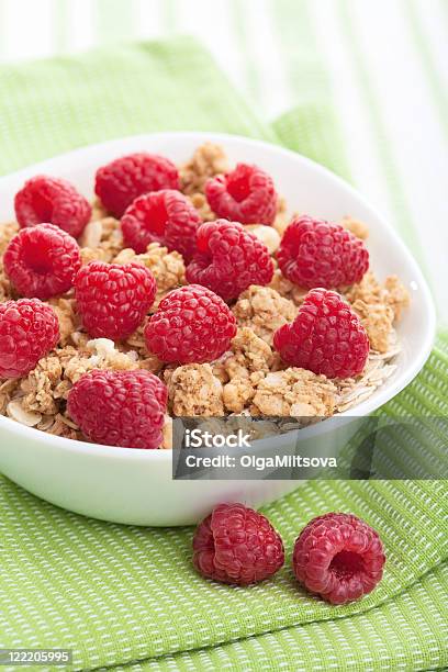 Cereali Con Lamponi Freschi - Fotografie stock e altre immagini di Alimentazione sana - Alimentazione sana, Cereali da colazione, Cibo