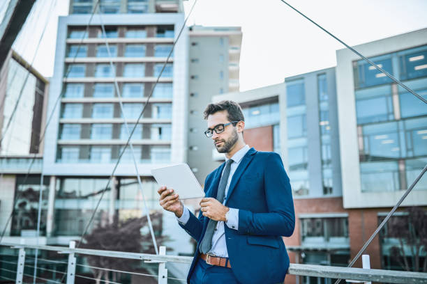 istock The internet keeps me updated on everything that happens in the city 1222064717