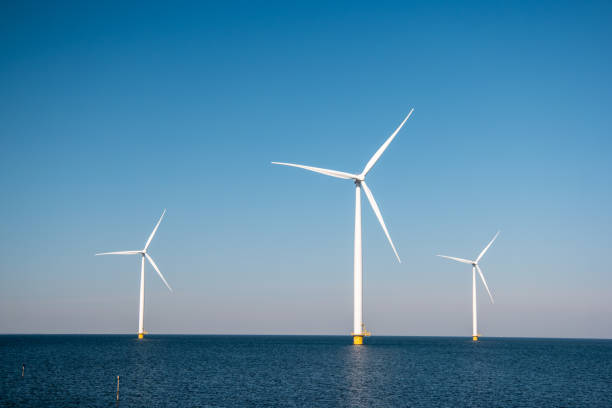 オランダヨーロッパの洋上風力発電公園グリーンエネルギー、海上風力発電タービン、グリーンエネルギー産業を提供する陸上 - climate wind engine wind turbine ストックフォトと画像