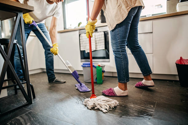 istock Couple cleaning floor in kitchen 1222103330