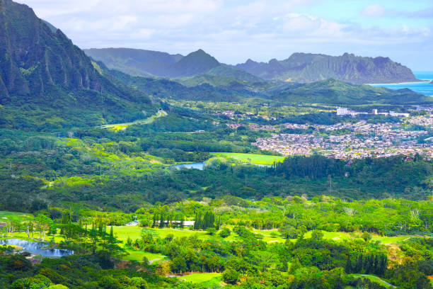 istock View from the Nuuanu Paris observatory on Oahu, Hawaii 1222142720