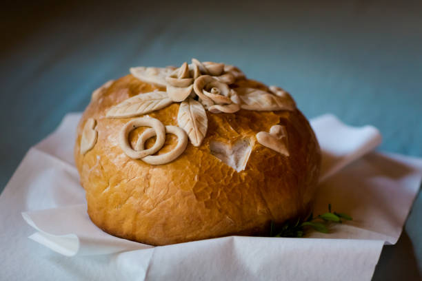 dettaglio tradizionale del pane nuziale polacco - polish bread foto e immagini stock