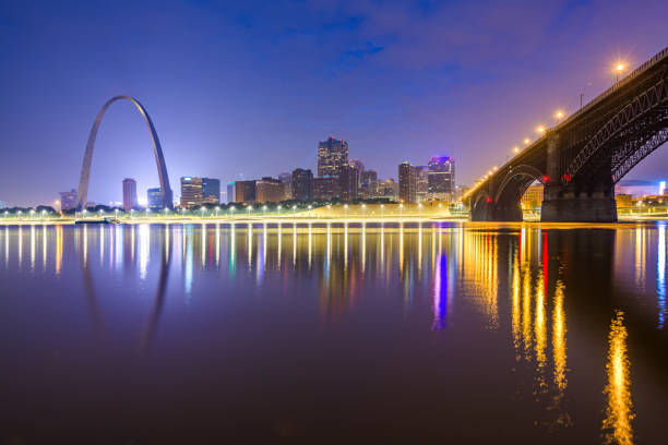 istock St. Louis, Missouri, USA Skyline 1222213903