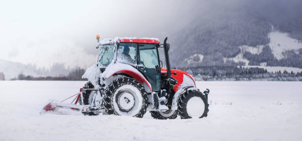 trattore in inverno strada aratura - corn snow field winter foto e immagini stock