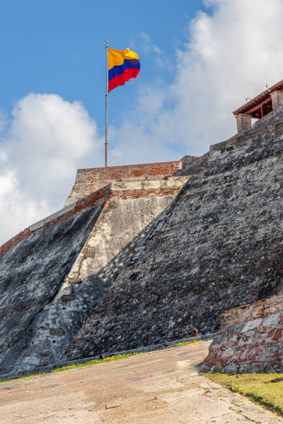 istock Colombian Flag on the Fortress 1222257421