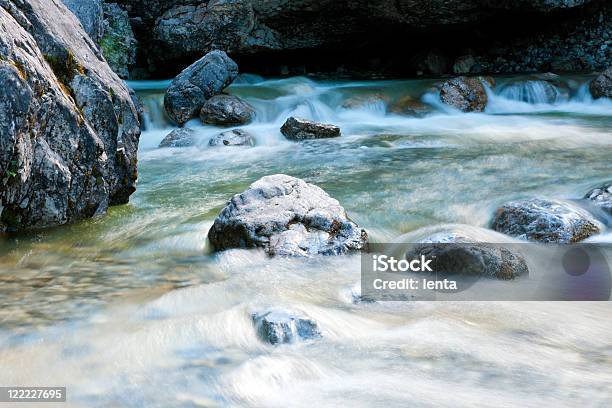 Frescura - Fotografias de stock e mais imagens de Ao Ar Livre - Ao Ar Livre, Beleza natural, Cascata