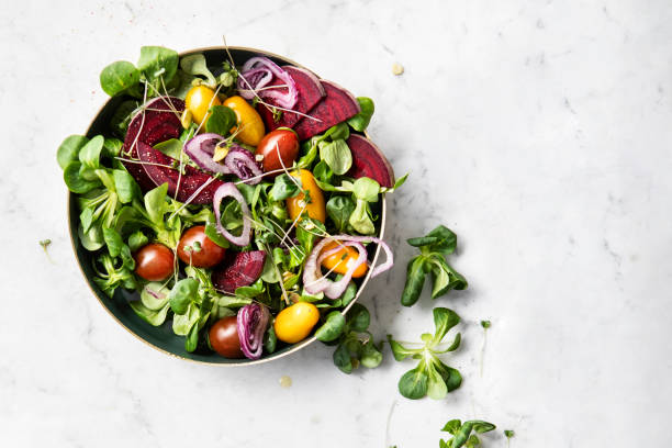 golden bowl with a green vegan salad styled on marble! - vegetarian salad imagens e fotografias de stock