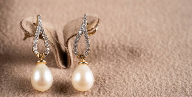 perle diamant ohrringe - pearl necklace earring jewelry stock-fotos und bilder