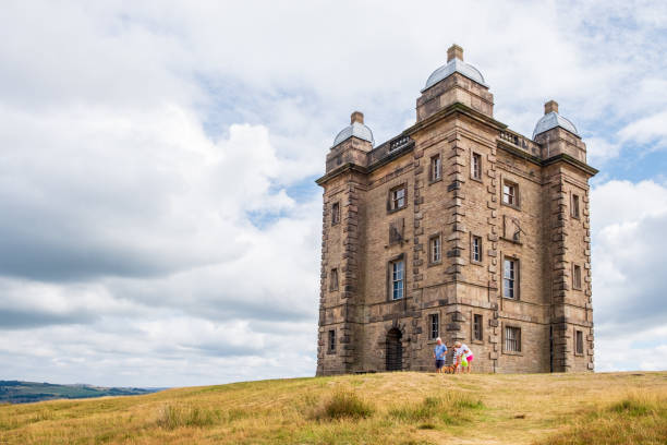 the cage tower, national trust lyme, im peak district, cheshire, uk - stockport stock-fotos und bilder