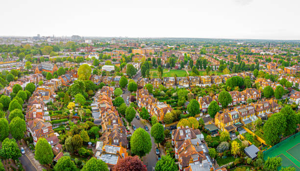 veduta aerea del sobborgo di londra al mattino, regno unito - chiswick foto e immagini stock