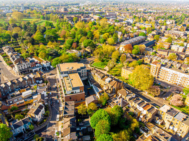 veduta aerea del sobborgo di londra al mattino, regno unito - chiswick foto e immagini stock