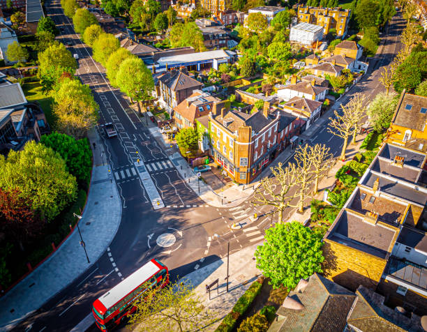 vista aérea do subúrbio de londres pela manhã, reino unido - chiswick - fotografias e filmes do acervo