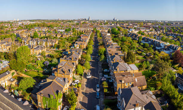 英国朝のロンドン郊外の空中写真 - chiswick ストックフォトと画像