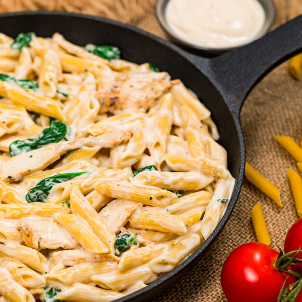 istock Chicken Alfredo Spinach Parmesan Pasta 1222304597