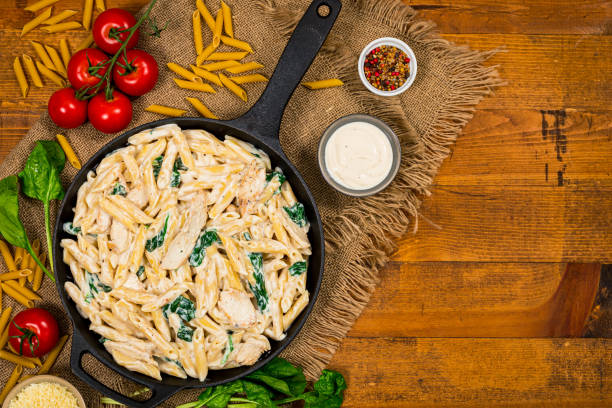 istock Chicken Alfredo Spinach Parmesan Pasta 1222306860