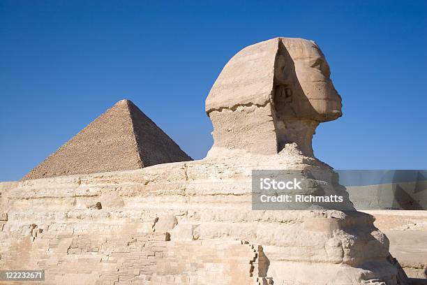 Egipto Esfinge Y La Gran Pirámide De Giza Foto de stock y más banco de imágenes de Aire libre - Aire libre, Antiguo, Arqueología