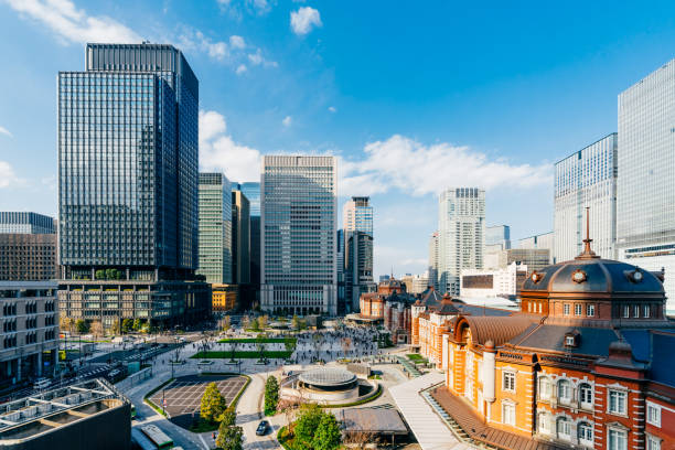 화창한 날에 마루노우치 지구의 도쿄 역 빌딩, 기차역. - tokyo station railroad station chiyoda ward building exterior 뉴스 사진 이미지