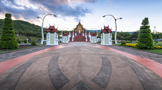 Wat Phradhatu Sri Chom Thong Thailand