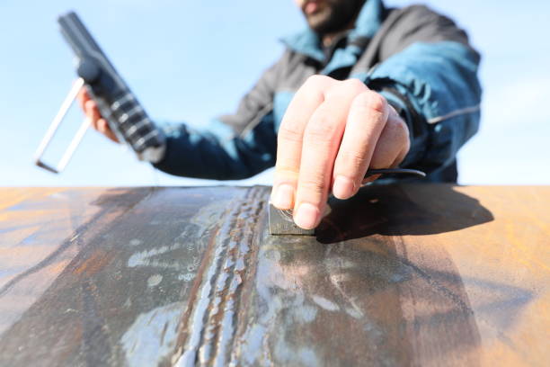 istock Engineer is inspection to pipe welds with ultrasonic testing. Reflected ultrasound comes from an interface, such as the back wall of the object or from an imperfection within the object. 1222422744