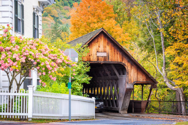 Woodstock, Vermont Middle Covered Bridge Woodstock, Vermont, USA Middle Covered Bridge. woodstock stock pictures, royalty-free photos & images