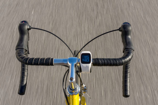 動いている自転車 - racing bicycle bicycle cycling yellow ストックフォトと画像