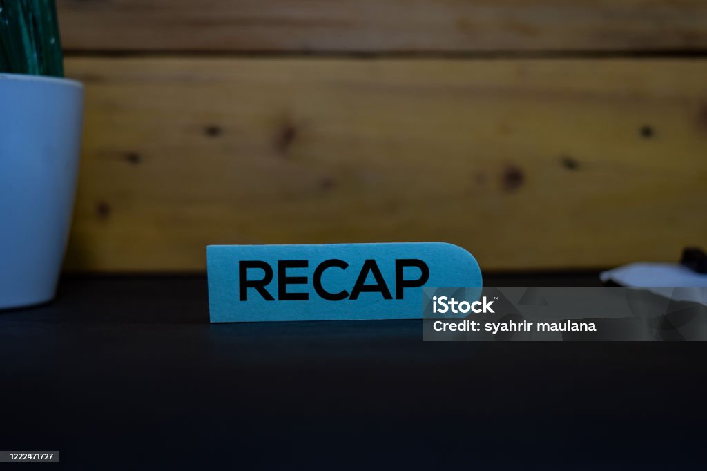 Recap write on a sticky note isolated on wooden background. Replay Stock Photo