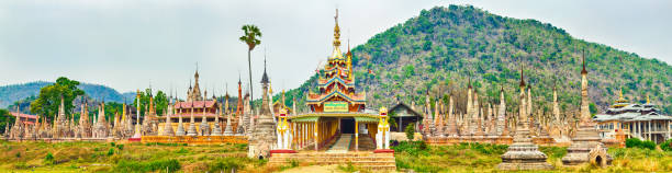 takhaung mwetaw paya en sankar. myanmar. panorama - paya fotografías e imágenes de stock