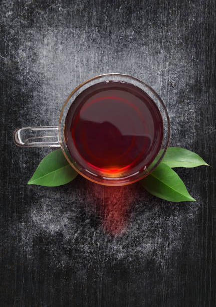 foglie di tè e tè - glass tea herbal tea cup foto e immagini stock