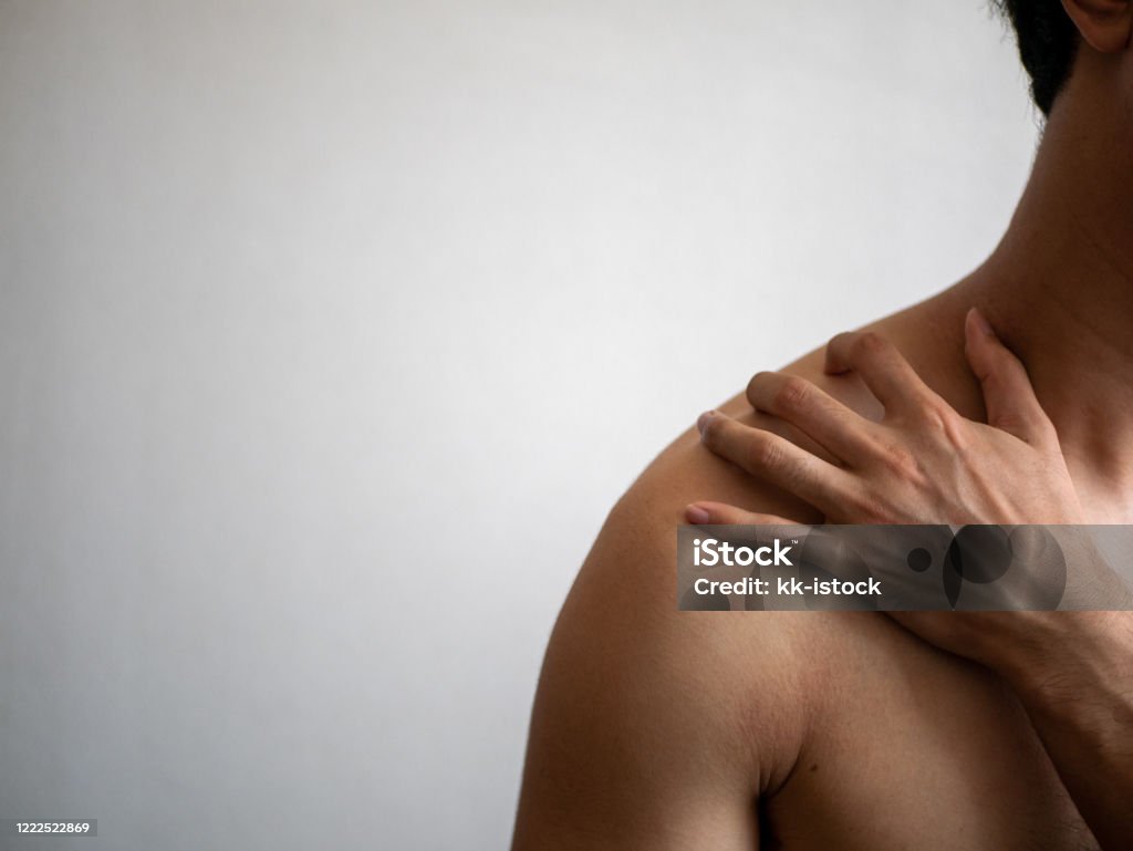 Asiate leiden unter steifen Schultern - Lizenzfrei Arm - Anatomiebegriff Stock-Foto