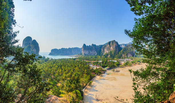 vista da praia railay em krabi - railay - fotografias e filmes do acervo