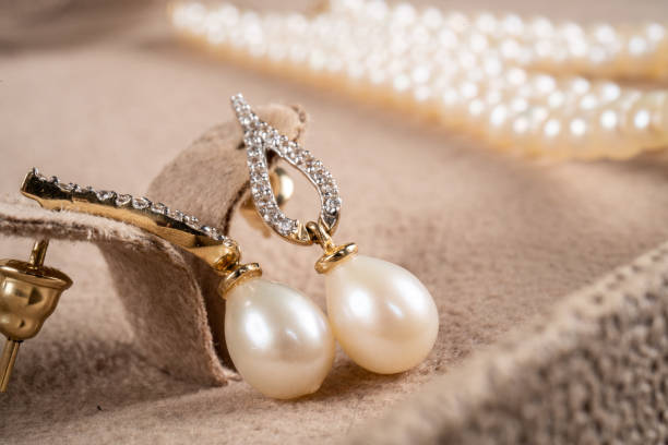 orecchini di diamanti perla - pearl necklace earring jewelry foto e immagini stock