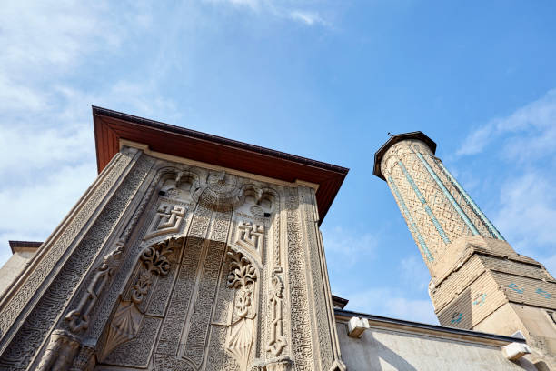 ince minare medrese, seminarium smukłe minaret. - seljuk zdjęcia i obrazy z banku zdjęć
