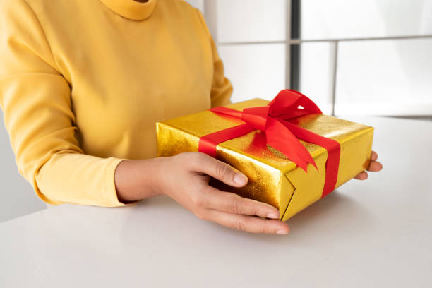 istock the woman holding a giftbox. 1222591092