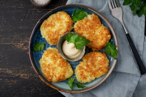 hashbrown, haschisch braunkartoffeln gebratene pfannkuchen, traditionelle amerikanische küche. - hash brown stock-fotos und bilder