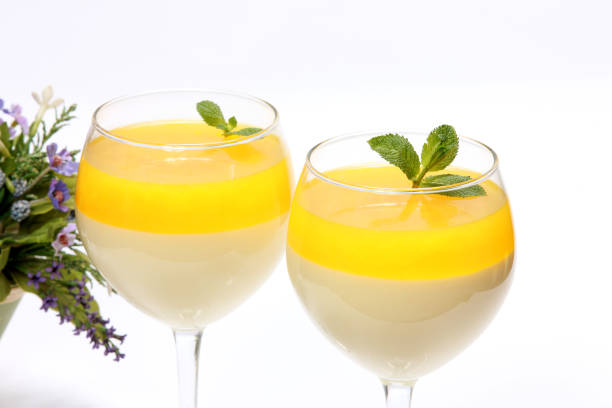 gekühlte passionsfrucht maracuja mousse - refrigerator healthy eating mango fruit stock-fotos und bilder