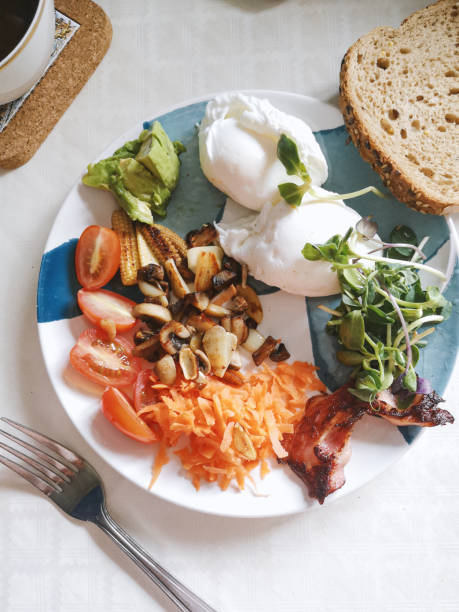 breakfast proper nutrition, pate eggs, carrots, tomatoes, spinach,