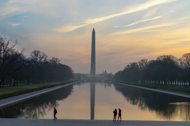 istock Monument to Washigton 1222606162