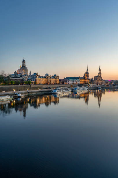 dresde skyline in the evening vertical, saxe, germany.jpg - dresden germany photos et images de collection
