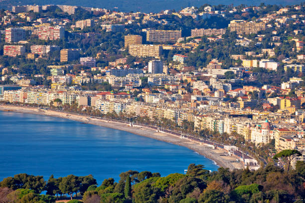 miasto nicea promenade des anglais nadbrzeżny widok z lotu ptaka, riwiera francuska - 7679 zdjęcia i obrazy z banku zdjęć