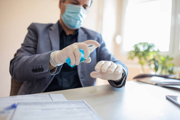 istock Preventing the spread of contagion at work 1222655770