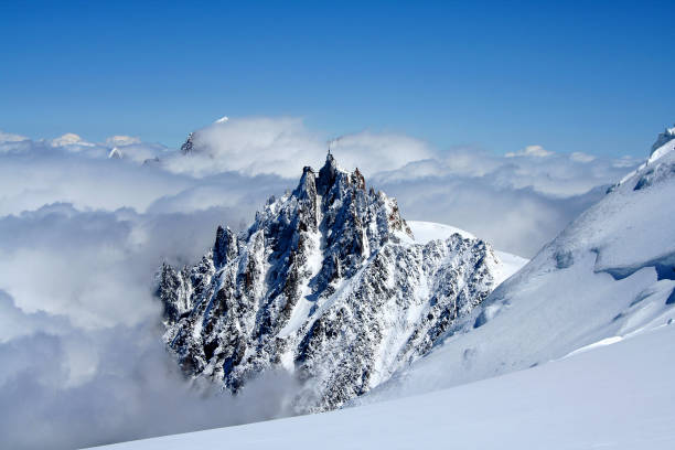 mount aiguille du midi - crevasse glacier snow european alps photos et images de collection