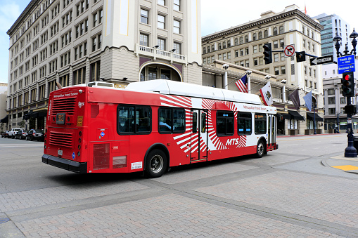 San Diego, California, USA - March 12, 2016: San Diego MTS bus - San Diego Metropolitan Transit System。