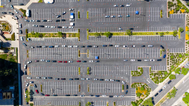 High angle view of Covid-19 testing site Los Angeles just became the first city to offer Covid-19 testing to anyone regardless of symptoms. This photo shows a long line of cars snaking through a parking lot in the Woodland Hills area of Los Angeles. woodland hills los angeles stock pictures, royalty-free photos & images