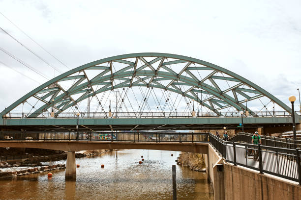 การพัฒนาที่ทันสมัยในย่านดาวน์ทาวน์เดนเวอร์ตอนล่าง - platte river ภาพสต็อก ภาพถ่ายและรูปภาพปลอดค่าลิขสิทธิ์