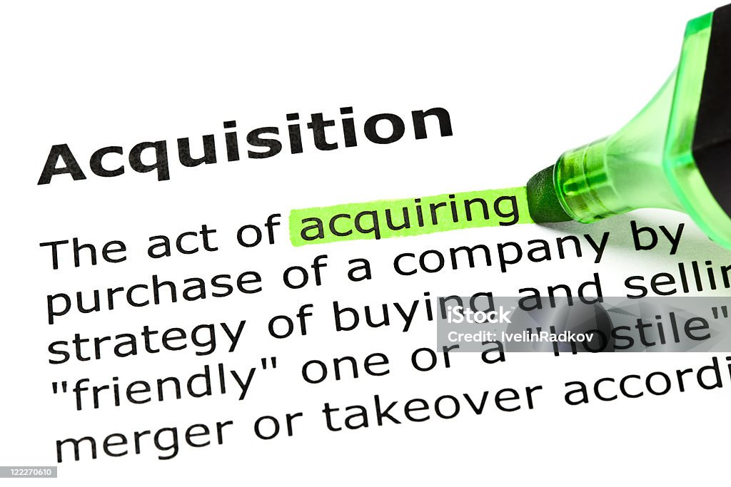 아래에 강조 표시된'Acquisition''Acquiring' - 로열티 프리 합병과 인수 스톡 사진